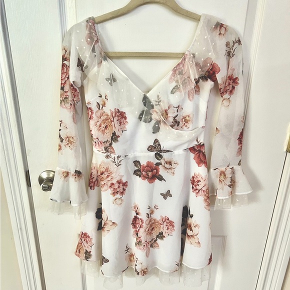 MAJORELLE REVOLVE Scout Bell-Sleeve Dress in White Zinnia - Picture 5 of 7